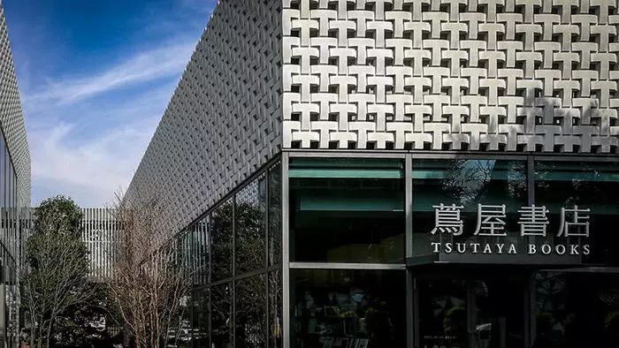 探索代官山茑屋书店：全球最大开本杂志PLETHORA与设计生活的完美结合