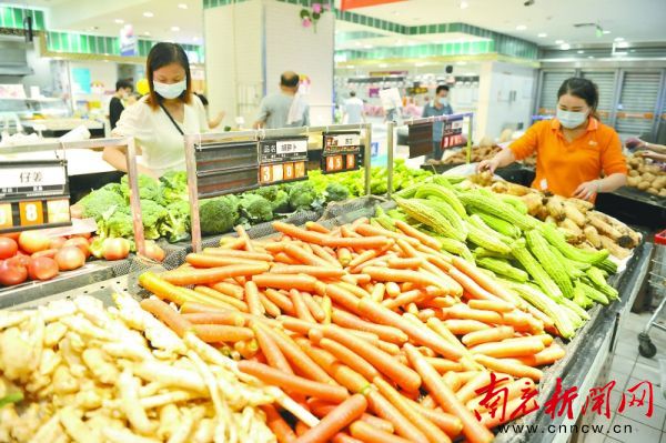 新世纪超市商品供应充足，南充顺庆区18家保供超市全覆盖