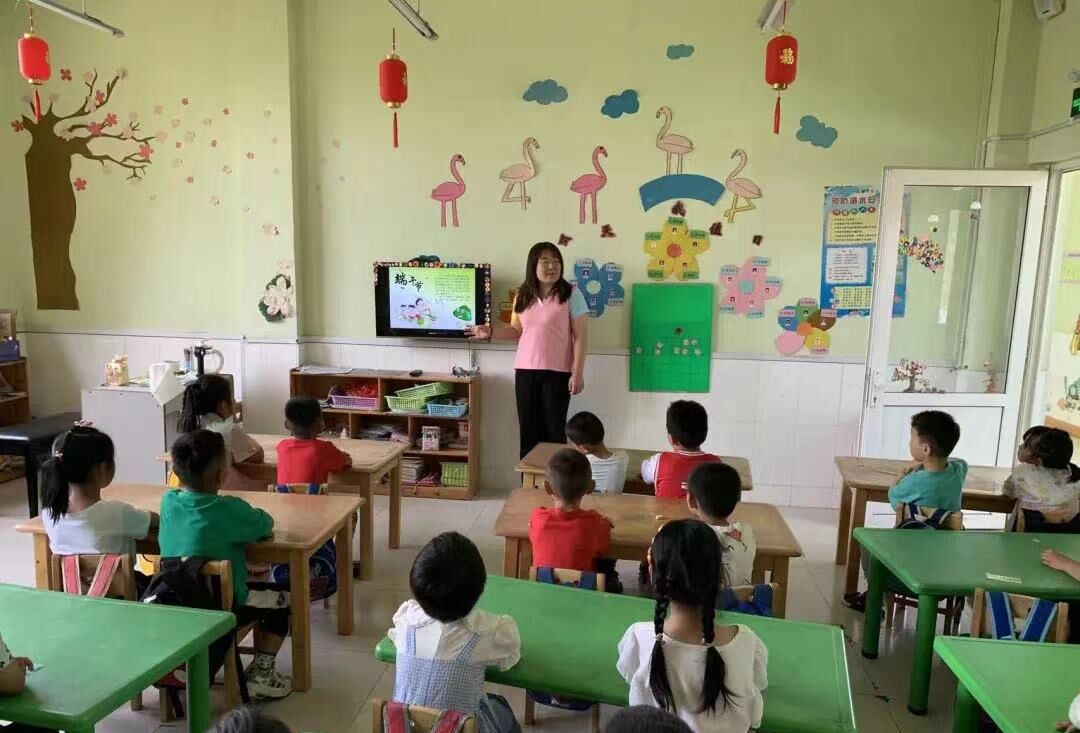 青州市高柳镇复兴少年宫：志愿者免费教授书法，丰富农村孩子课外生活