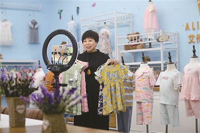青岛即墨服饰公司云直播推介产品，外贸企业如何在危机中寻找新机遇