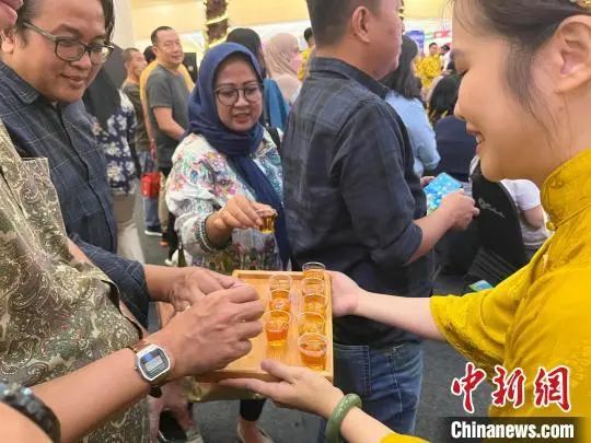 印尼雅加达举办清远农特产品推介会，英德红茶与清远鸡受热捧