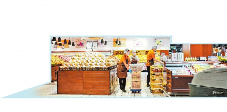 许昌胖东来时代广场店开业准备中，网红大月饼与新鲜农产品吸引消费者