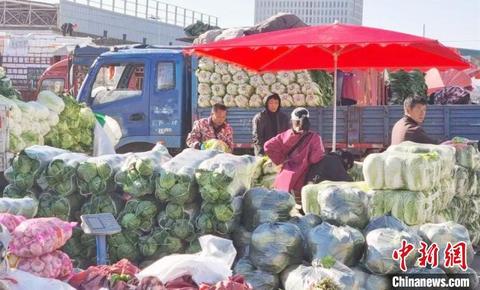 新疆九鼎市场双节期间日均交易量突破7500吨，蔬菜供应充足价格稳定