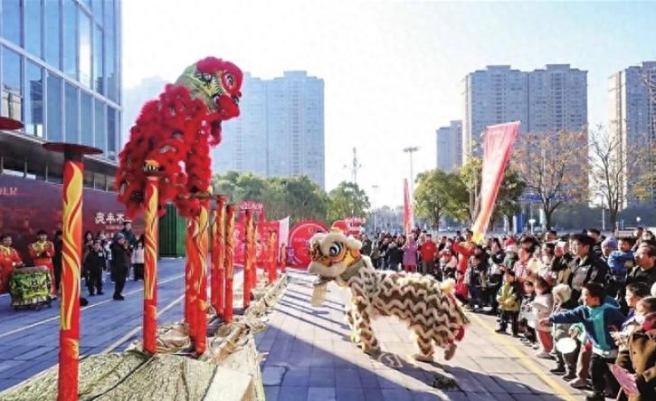 苏州农发集团万家邻里年货节暖心启幕，金蛇抱春归，为苏州百姓打造新消费场景