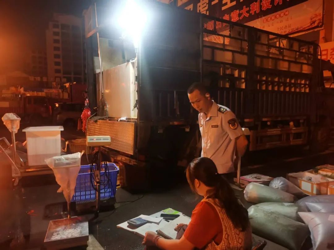 右江区农贸市场食用农产品整治_最新食用农产品安全法_“源头治理+智慧监管+社会共治”模式