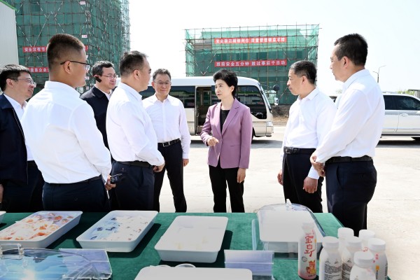 黑龙江农产品交易网_梁惠玲强调聚焦集群发展科技创新开拓市场_黑龙江省农产品精深加工业高质量发展推进会议