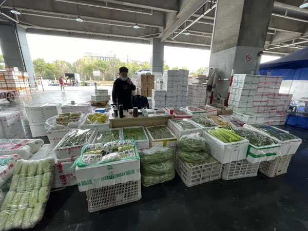 春节西郊农产品批发市场供应充足_西郊农产品交易中心_春节上海蔬菜水果价格稳定