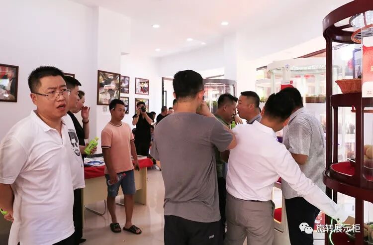 360度旋转展示柜_万能旋转展示柜_农产品展示柜设计