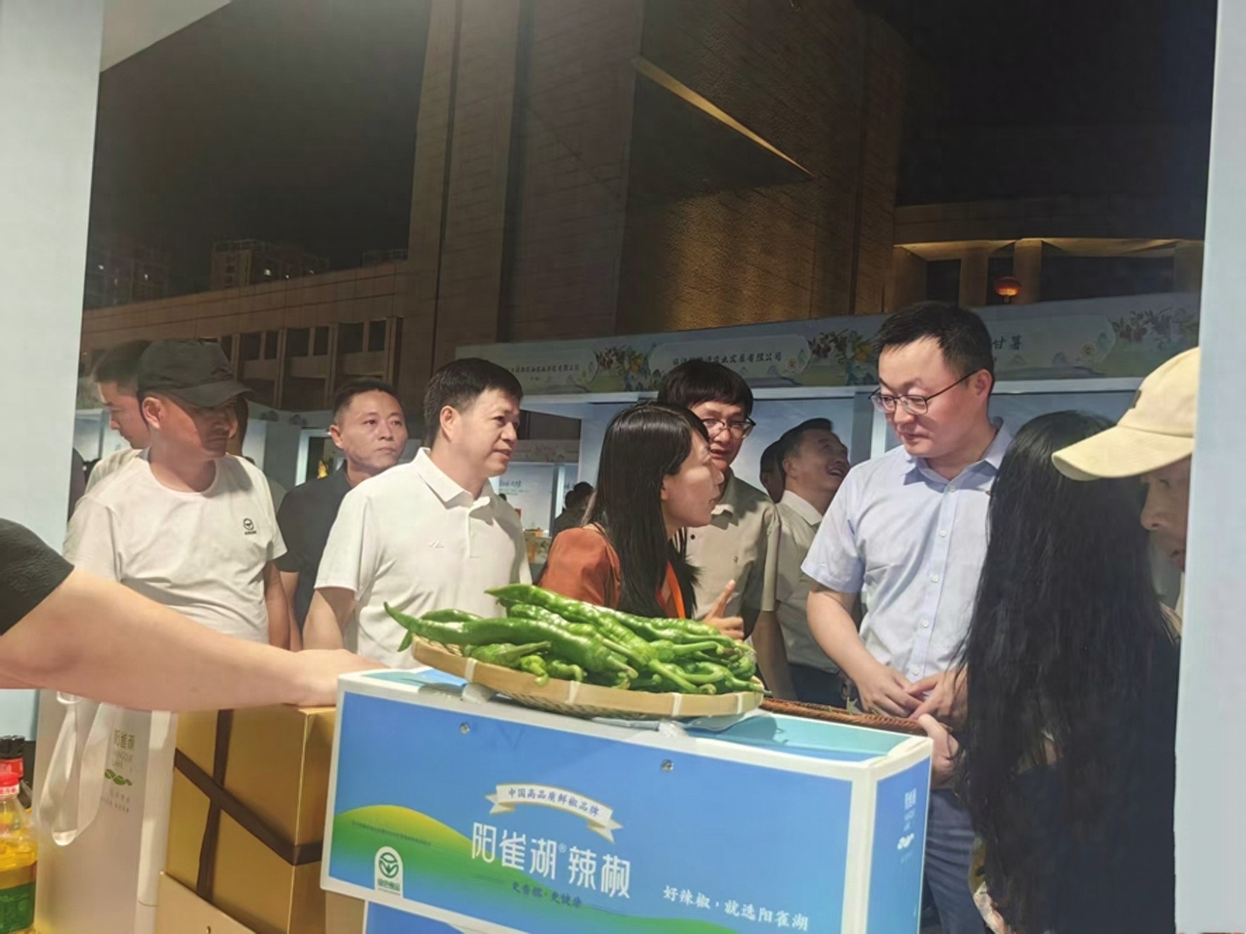 岳阳特产惊艳长三角！君山银针、樟树港辣椒引爆消费热潮，线上直播单场观看破10万