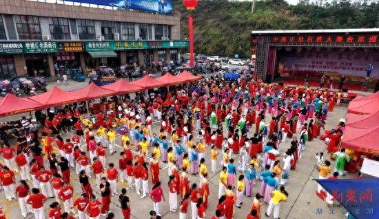 鄂东农副产品大市场丰收节启幕，特色农产品齐聚