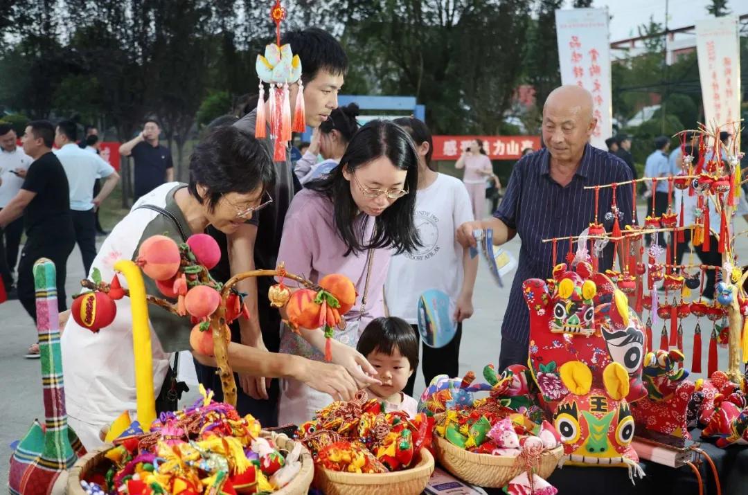 优化供给端创新流通端_扩大农产品消费_农产品流通中广告效应及策略研究