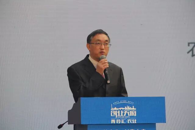 农业机器代人精准生产体系_互联网+农业转型升级_农产品信息采集器